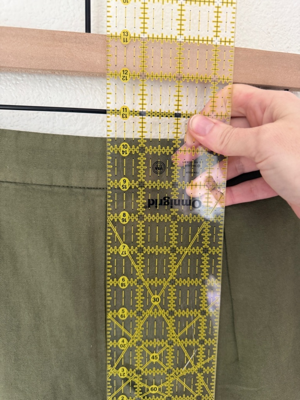 Madewell Pleat-Front Olive Tailored Mid-Rise Shorts - 4 - Like New - Picture 5 of 6